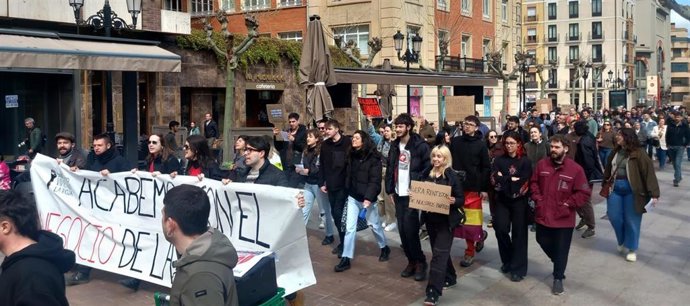 Una manifestación pide "acabar con el negocio de la vivienda", bajar los alquileres y limitar los pisos turísticos
