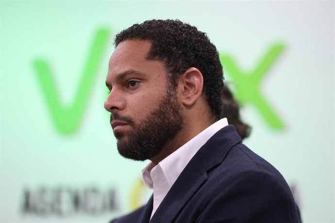 Archivo - El secretario general de Vox, Ignacio Garriga, durante una rueda de prensa tras la reunión del Comité de Acción Política de Vox, en la sede del partido, a 27 de noviembre de 2023, en Madrid (España)