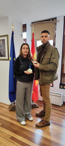 La directora general de Deporte, Susana Ruiz, en la recepción al deportista Roberto Veiga