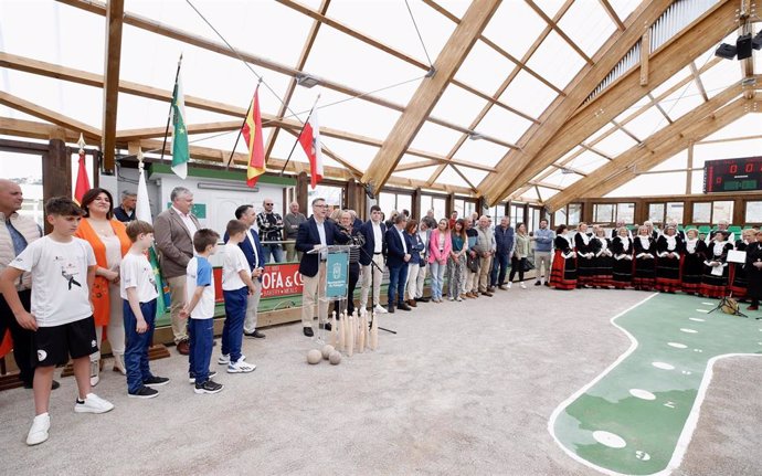 Acto institucional con motivo de la reapertura de la bolera cubierta de Arce (Piélagos) tras su rehabilitación integral