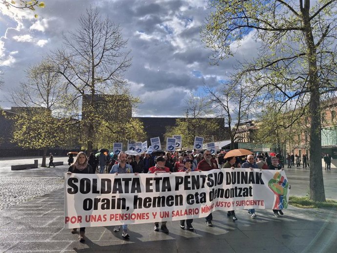 Manifestación del Movimiento de Pensionistas de Euskal Herria para reclamar salarios y pensiones "dignas".