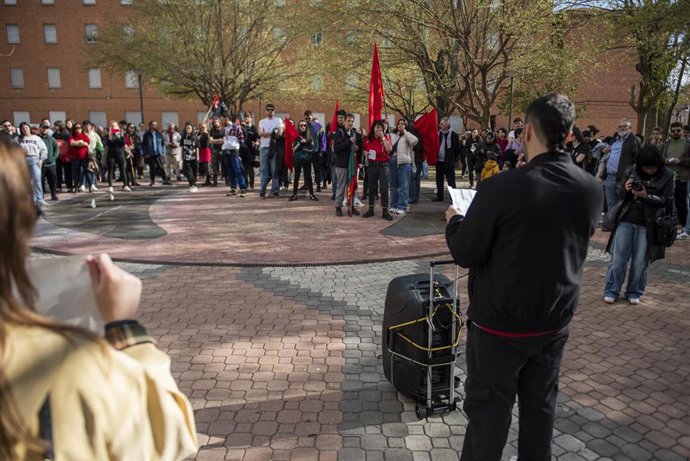 Marcha por el derecho a la vivienda convocada por 'Albacete por la Vivienda', en Albacete, Castilla-La Mancha.