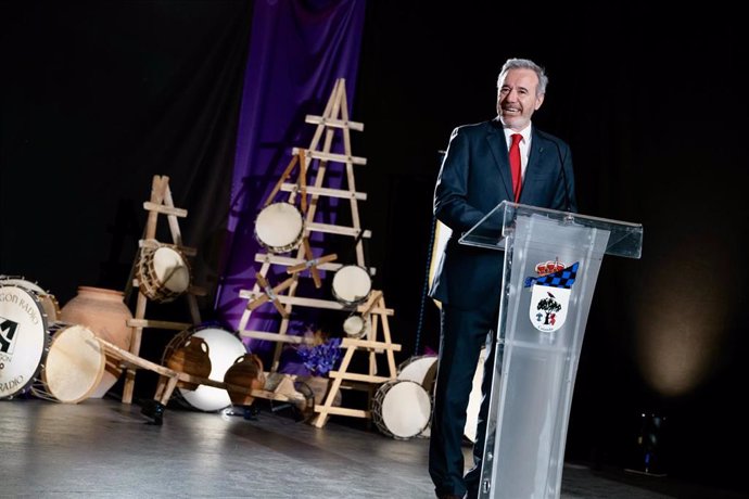 El presidente del Gobierno de Aragón, Jorge Azcón, en las Jornadas de Convivencia de la Ruta del Tambor y Bombo de Calanda.