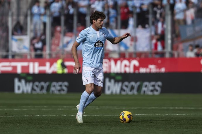 Archivo - Marcos Alonso of RC Celta in action during the Spanish league, La Liga EA Sports, football match played between Girona FC and RC Celta at Estadio de Montilivi on March 01, 2025 in Girona, Spain.