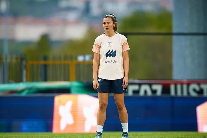Berta Pujadas, durante un entrenamiento de la selección española.