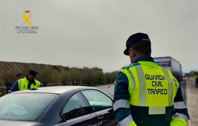Agentes de la Guardia Civil de Tráfico.