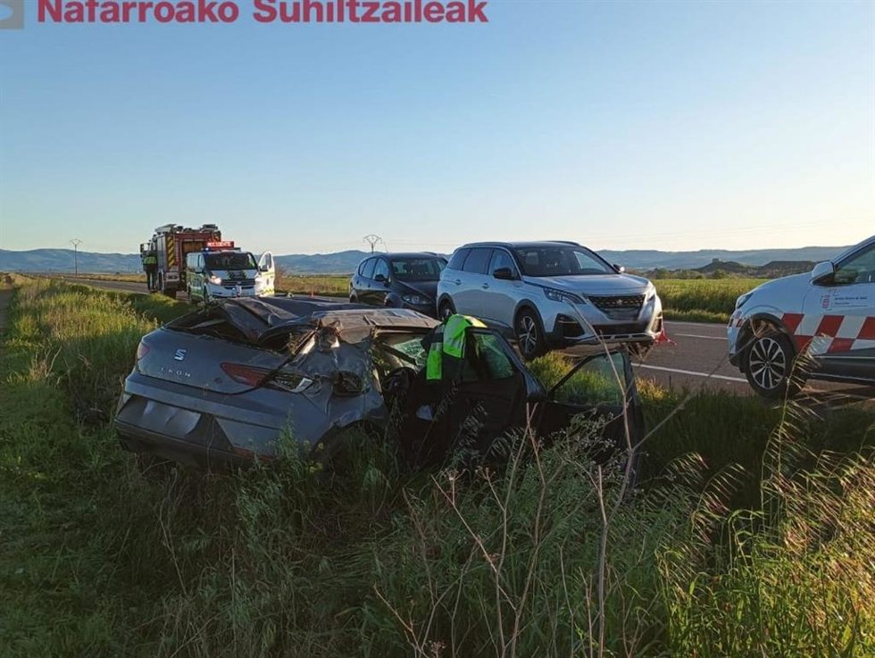 Vehículo accidentado en Caparroso.
