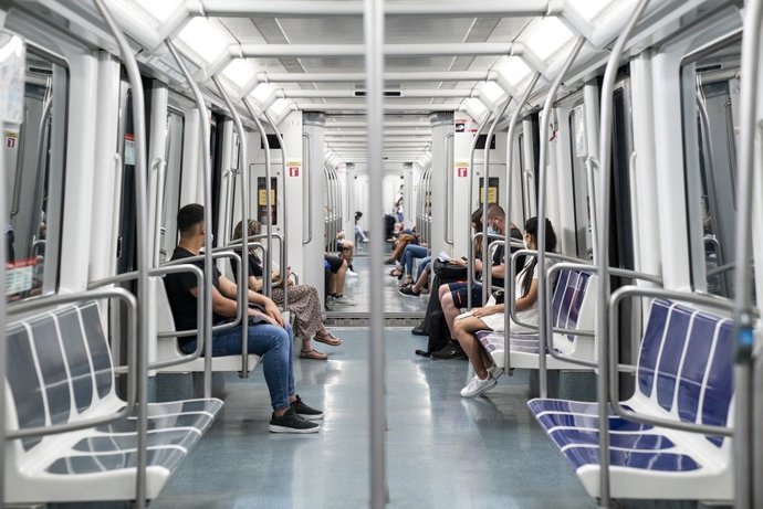 Viajeros en el Metro de Barcelona