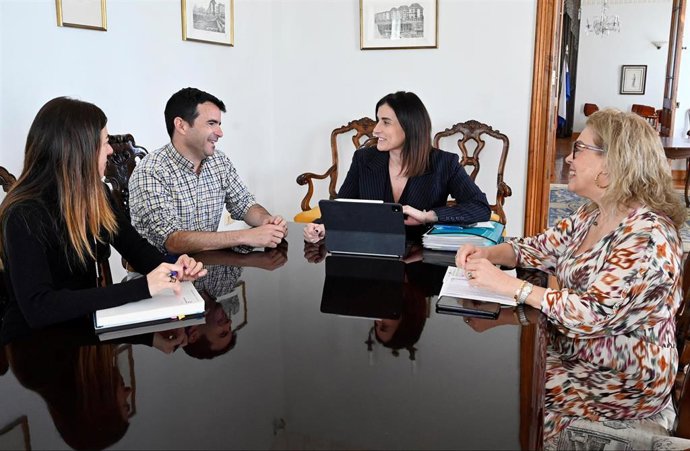 La alcaldesa de Santander, Gema Igual, se reúne con la nueva Directiva de la Asociación de Guías de Turismo