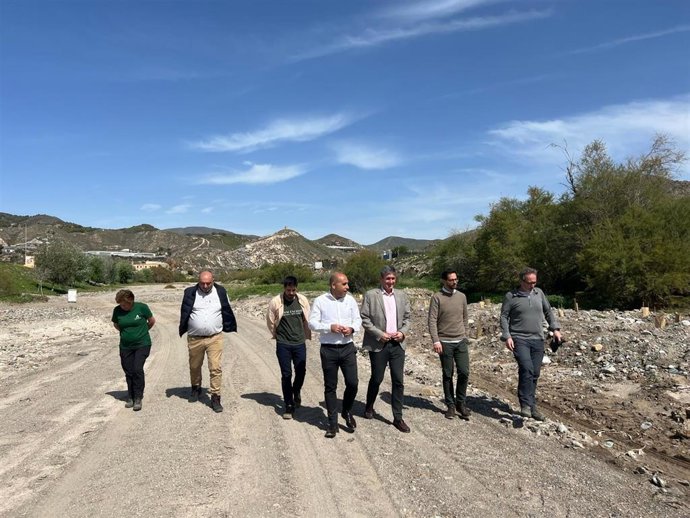 Trabajos de restauración del río Adra, en la provincia de Almería.