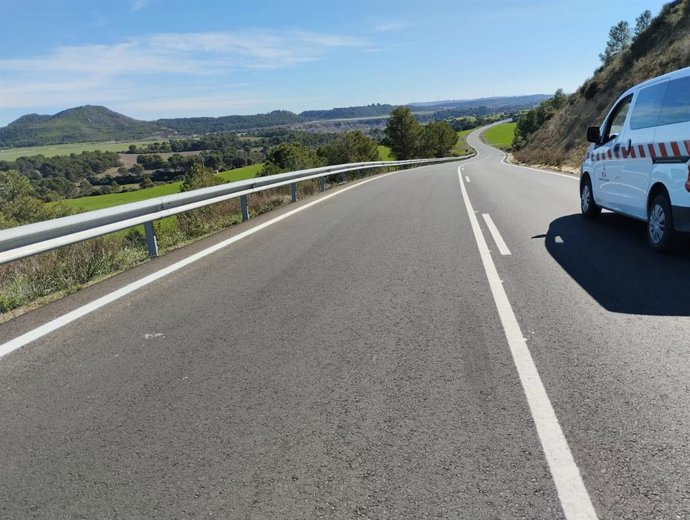 Archivo - Carretera CV-811 que discurre entre Puendeluna y Marracos