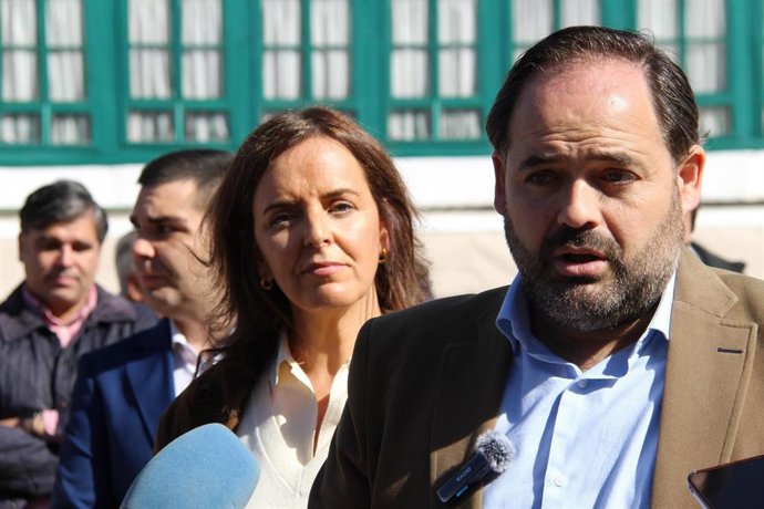 La vicesecretaria de Organización Territorial del PP, Carmen Fúnez, y el presidente del PP de Castilla-La Mancha, Paco Núñez.