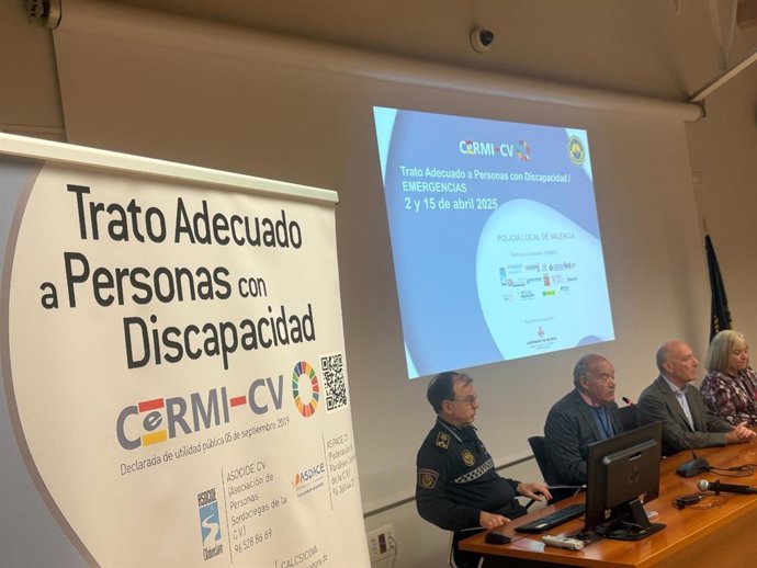 La Policía Local de València se forma para mejorar el trato a personas con discapacidad ante una emergencia