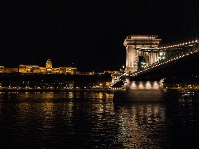 Archivo - El Puente de las Cadenas de Budapest (archivo)