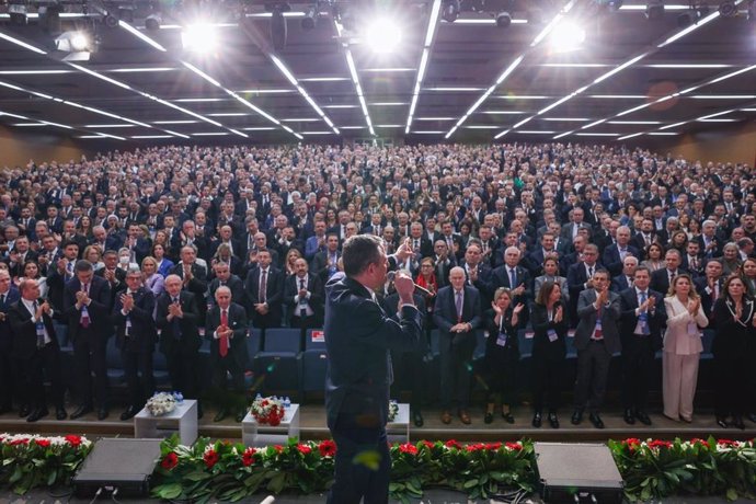 Özgur Özel, reelegido presidente del CHP turco