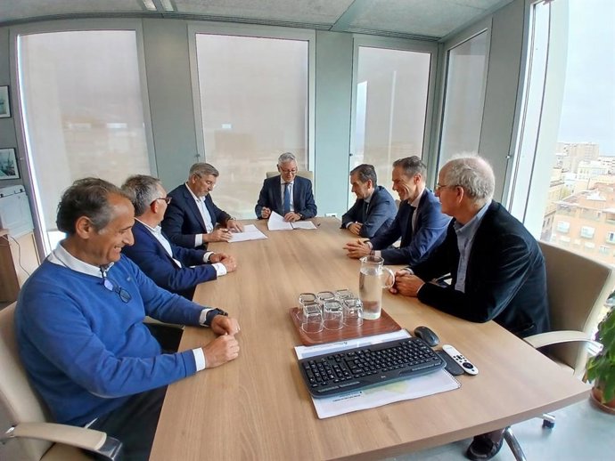 Firma del acuerdo entre la Junta de Andalucía y el Gurpo Torres para sumar a la empresa al Sector San Roque del área logística Bahía de Algeciras.