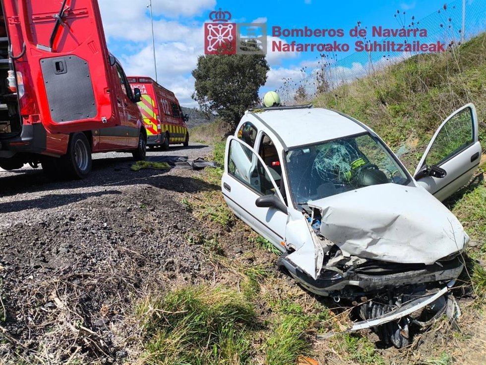 Vehículo accidentado en Sarasate.