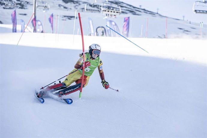 Archivo - Sierra Nevada acoge desde este lunes los Campeonatos de España de esquí alpino