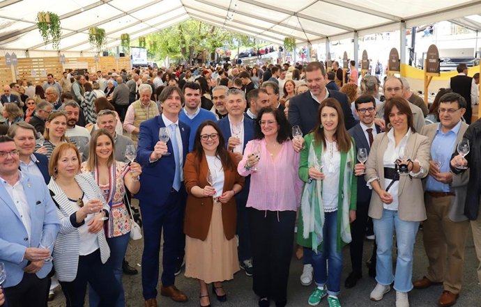 La conselleira do Medio Rural, María José Gómez, y su homólogo de Cultura, Lingua e Xuventude, José López Campos.