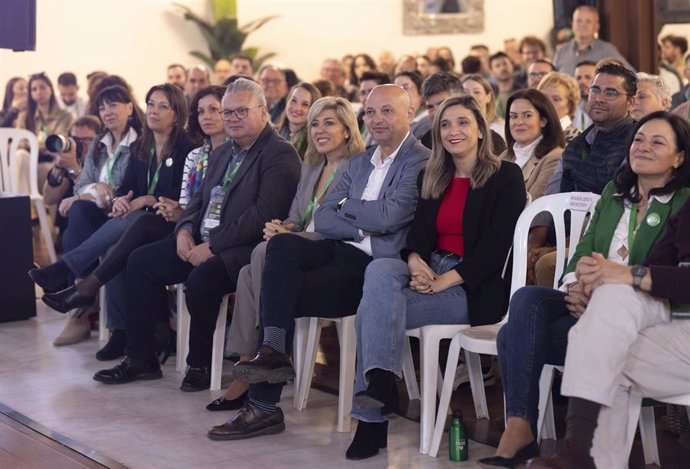 Rafi Crespín (dcha.) en un momento del 16 Congreso Provincial del PSOE, celebrado en Puente Genil.