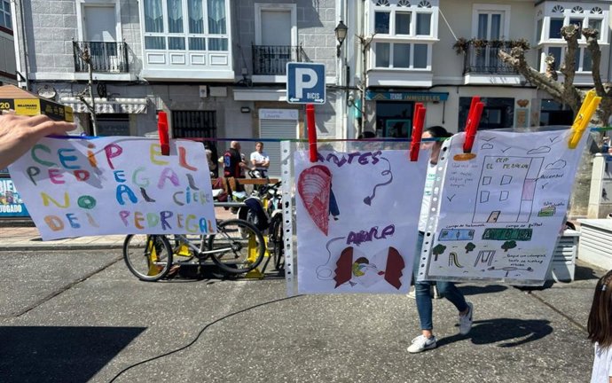 Nueva protesta en Castro Urdiales por el anuncio de cierre del CEIP El Pedregal