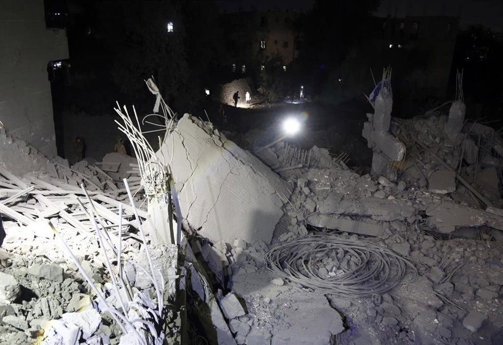 Imagen de archivo de un bombardeo de EEUU en la capital de Yemen, Saná