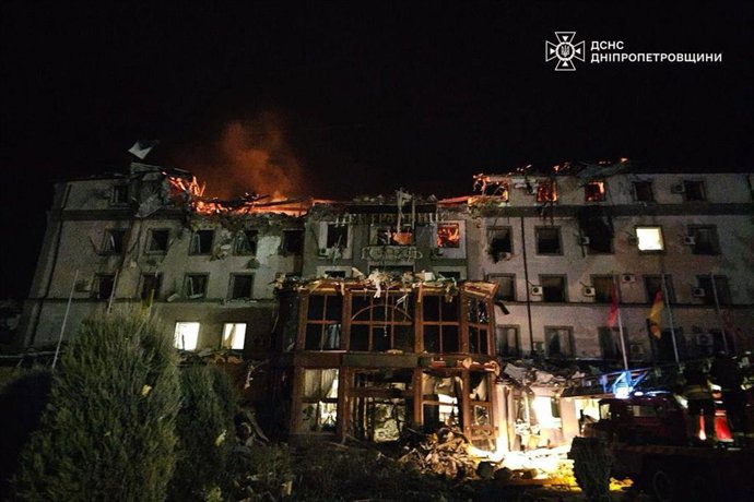 Archivo - Arquivo - 5 de março de 2025: VÍDEO DISPONÍVEL: ENTRE EM CONTATO COM INFO@COVERMG.COM PARA RECEBER**...Um ataque de míssil russo a um hotel em Kryvyi Rih, cidade natal do presidente ucraniano Volodymyr Zelensky, matou pelo menos quatro pessoas e