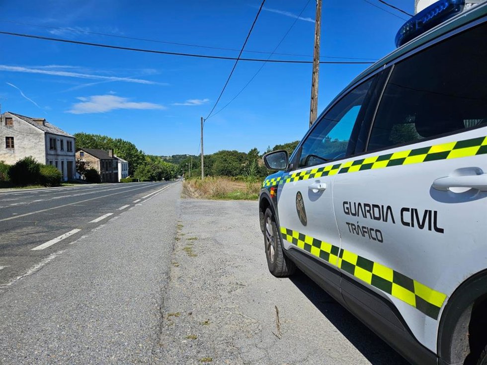 Archivo - Coche de la Guardia Civil de Tráfico en una imagen de archivo