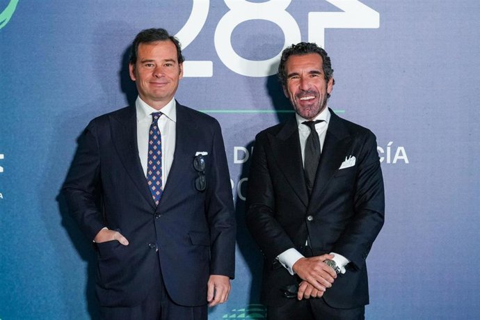 Archivo - Borja Vázquez (d.), presidente de Scalpers y premiado en esta sexta edición, junto a Alfonso Vivancos (i.), CEO de la compañía, en una imagen de archivo. 