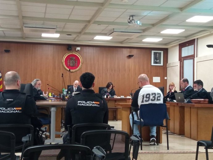 El condenado, durante el juicio.