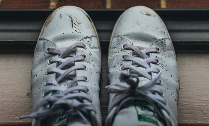 El secreto de los profesionales para lavar tus zapatillas en la lavadora sin estropearlas y que queden como nuevas