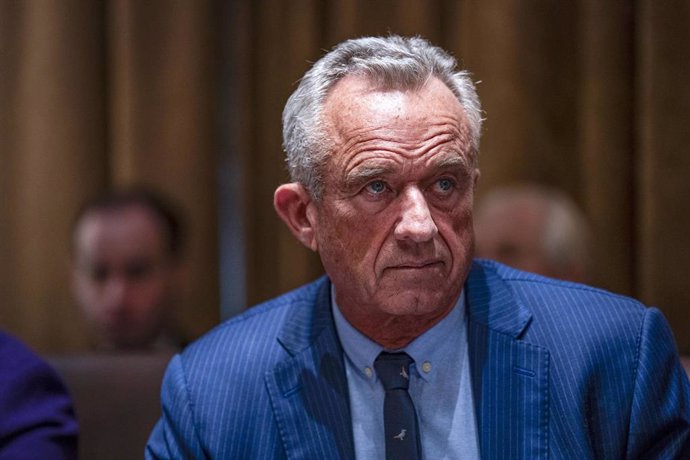Archivo - Robert F. Kennedy, Jr, secretario de Sanidad de EEUU, durante una reunión del Gobierno