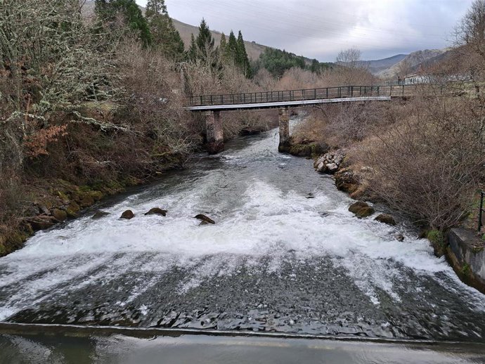 Imagem de uno de los embalses de la cuenca del Duero