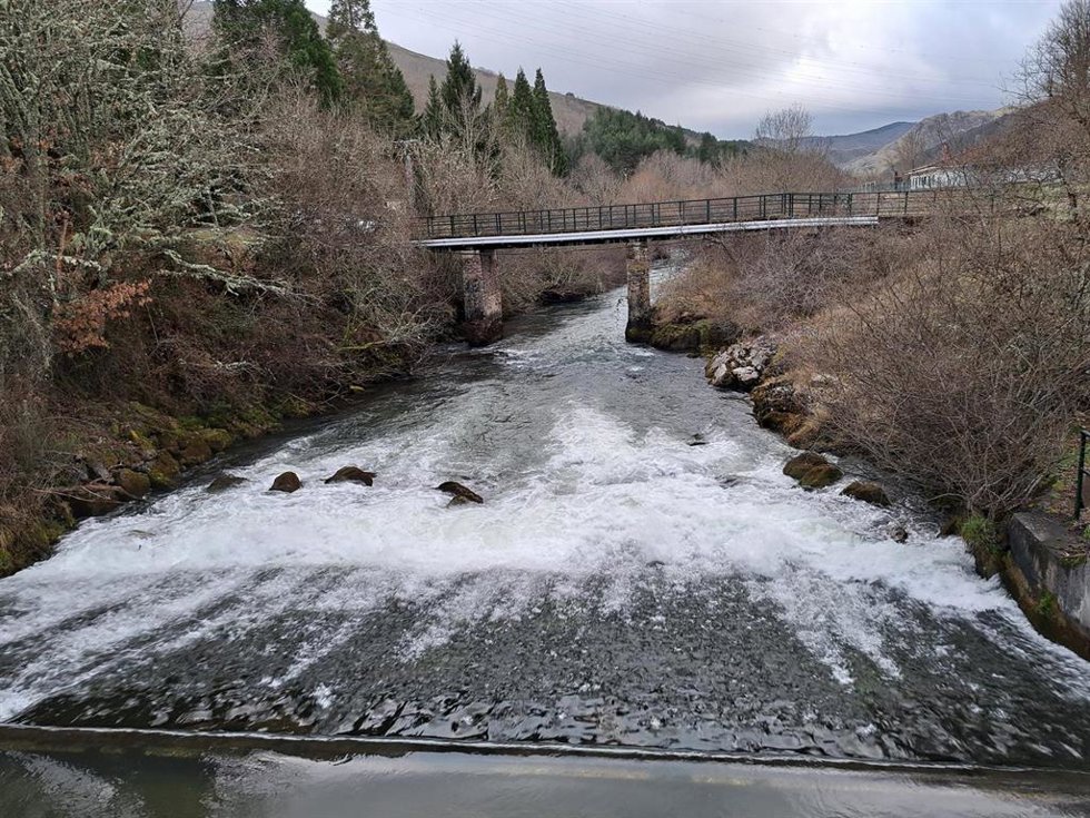 Imagem de uno de los embalses de la cuenca del Duero