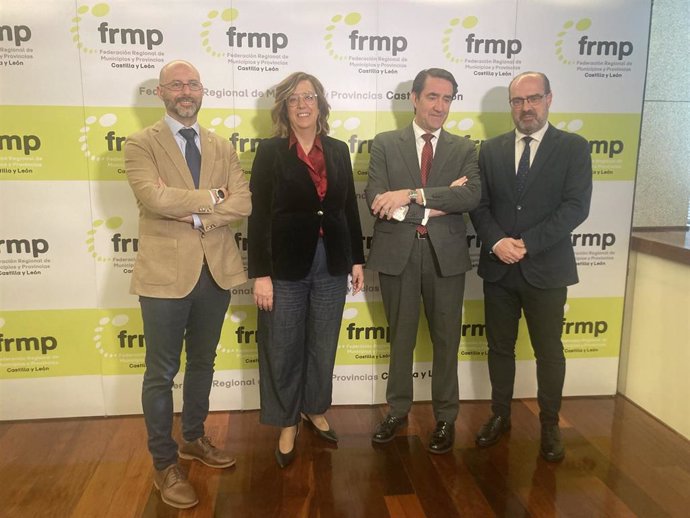 Ángeles Armisén y Suárez-Quiñones, antes de la reunión en la FRMP.