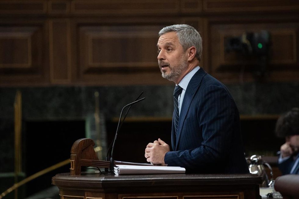 El diputado del PP Juan Bravo interviene durante un pleno donde se debate la toma en consideración de dos proposiciones de ley, en el Congreso de los Diputados, a 11 de marzo de 2025, en Madrid (España).