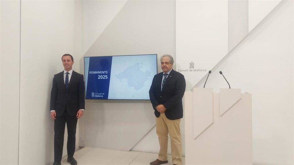 El presidente del Consell de Mallorca, Lloren Galmés, y el conseller insular de Hacienda, Rafel Bosch.