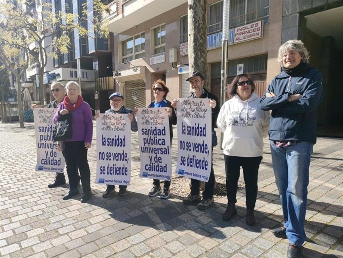 Concentración de 'Marea Blanca' frente a la Consejería de Salud por el Día Mundial de la Salud