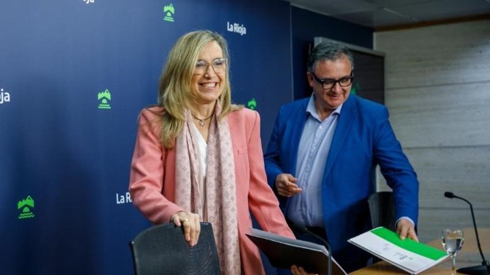 La consejera de Economía, Innovación, Empresa y Trabajo Autónomo, Belinda León, y el gerente de la ADER, Luis Pérez Echeguren, presentan las principales novedades del Plan Estratégico de Subvenciones para este ejercicio 2025