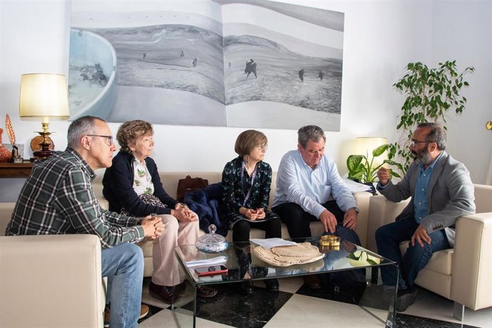 Reunión del presidente de la Diputación de Cáceres, Miguel Ángel Morales con representantes de Amececa