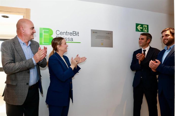 La presidenta del Govern, Marga Prohens, en la inauguración del CentreBit Eivissa