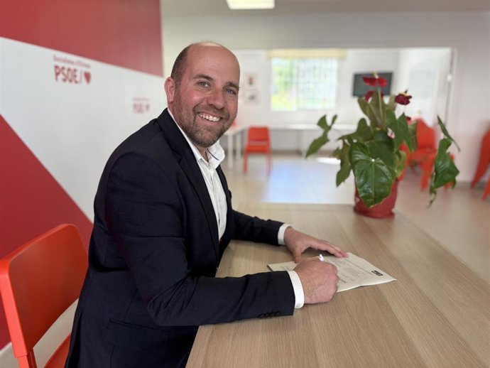 Vicent Roselló registra su candidatura para renovar el cargo de secretario general de la Federación Socialista de Ibiza