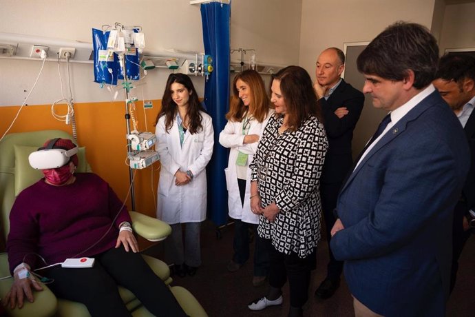 Las gafas de realidad virtual para pacientes oncológicos llegan al Hospital Universitario Son Llàtzer.