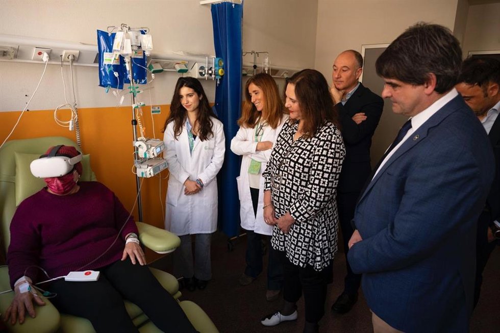 Las gafas de realidad virtual para pacientes oncológicos llegan al Hospital Universitario Son Lltzer.
