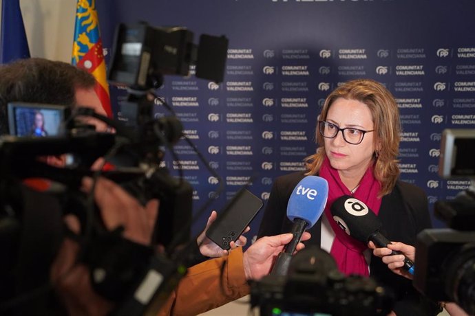 Archivo - La portavoz adjunta del Grupo Popular en Les Corts, Laura Chulià