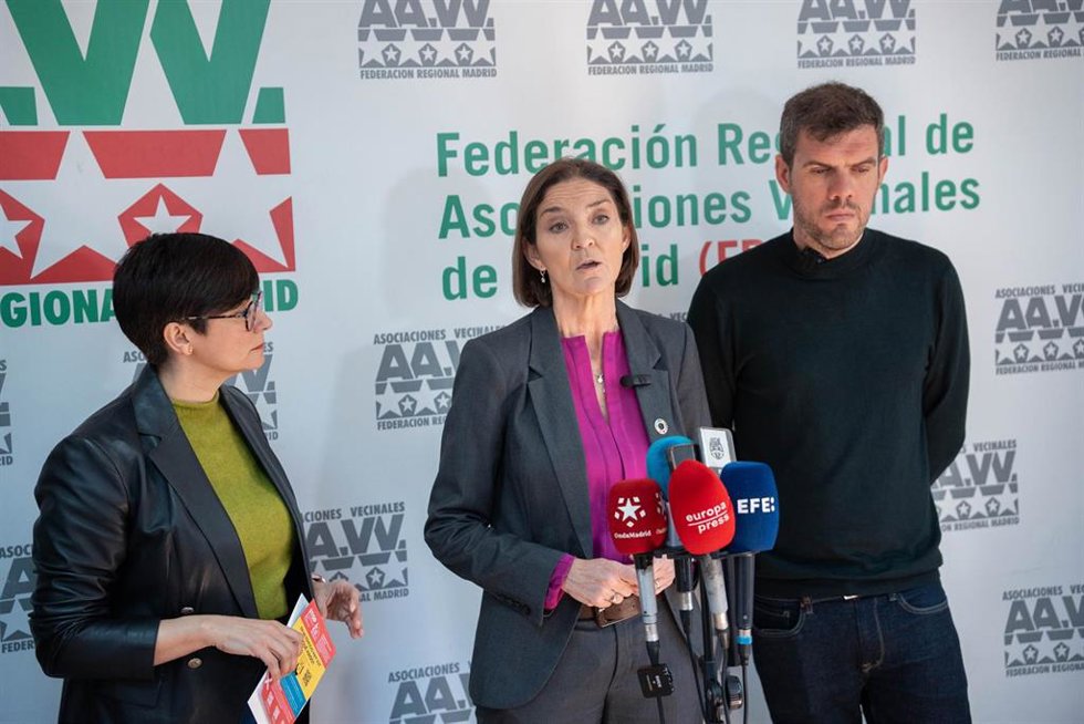 La portavoz del PSOE en el Ayuntamiento de Madrid, Reyes Maroto, ofrece declaraciones tras el encuentro con la Federación Regional de Asociaciones Vecinales de Madrid (FRAVM) junto a el presidente de la FRAVM, Jorge Nacarino y la Ministra de Vivienda y 