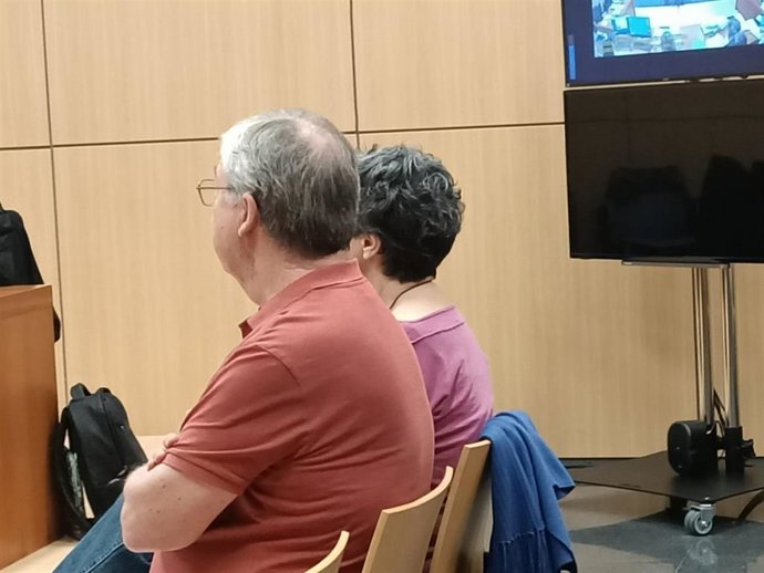 Una doctora y un empresario se enfrentan a cuatro años de cárcel acusada de estafar a lesionados medulares con una técnica no autorizada