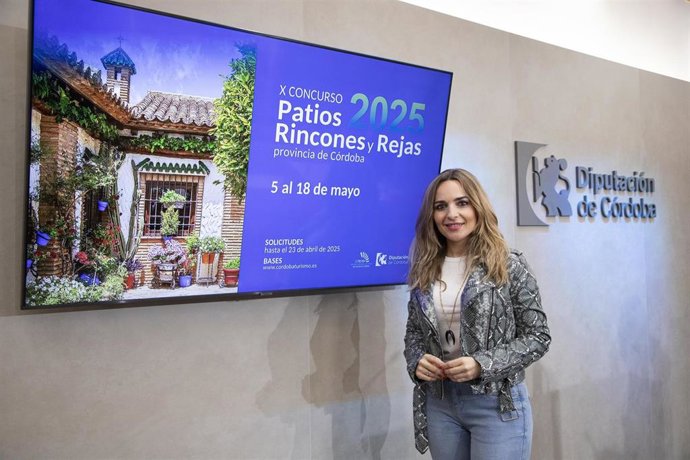 La delegada de Turismo de la Diputación de Córdoba, Narci Ruiz, presenta el Concurso de Patios, Rincones y Rejas de la Provincia.
