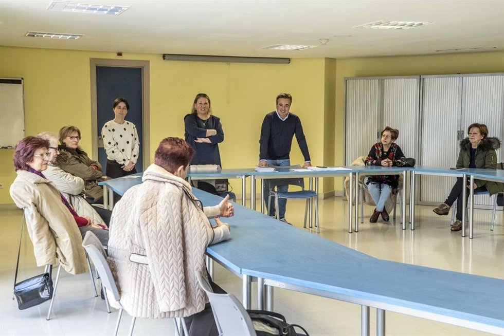 Archivo - Camargo continúa apoyando a los cuidadores en colaboración con la Asociación de Familiares de Enfermos de Alzheimer