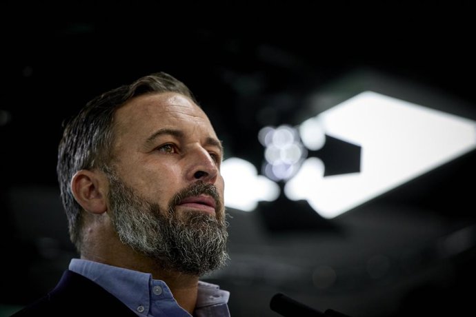 Archivo - O presidente da Vox, Santiago Abascal, fala em uma coletiva de imprensa do Comitê de Ação Política da Vox, em sua sede nacional, em 30 de agosto de 2021, em Madri (Espanha). Durante a coletiva de imprensa, Abascal falou sobre, entre outros assun